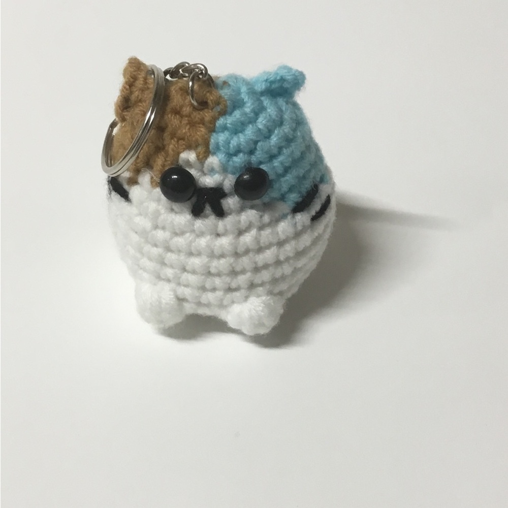Handmade Brown Crocheted Cat Keychain new - Picture 3 of 5